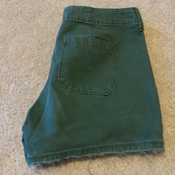Women’s GAP Frayed Cargo Shorts - Picture 2 of 5